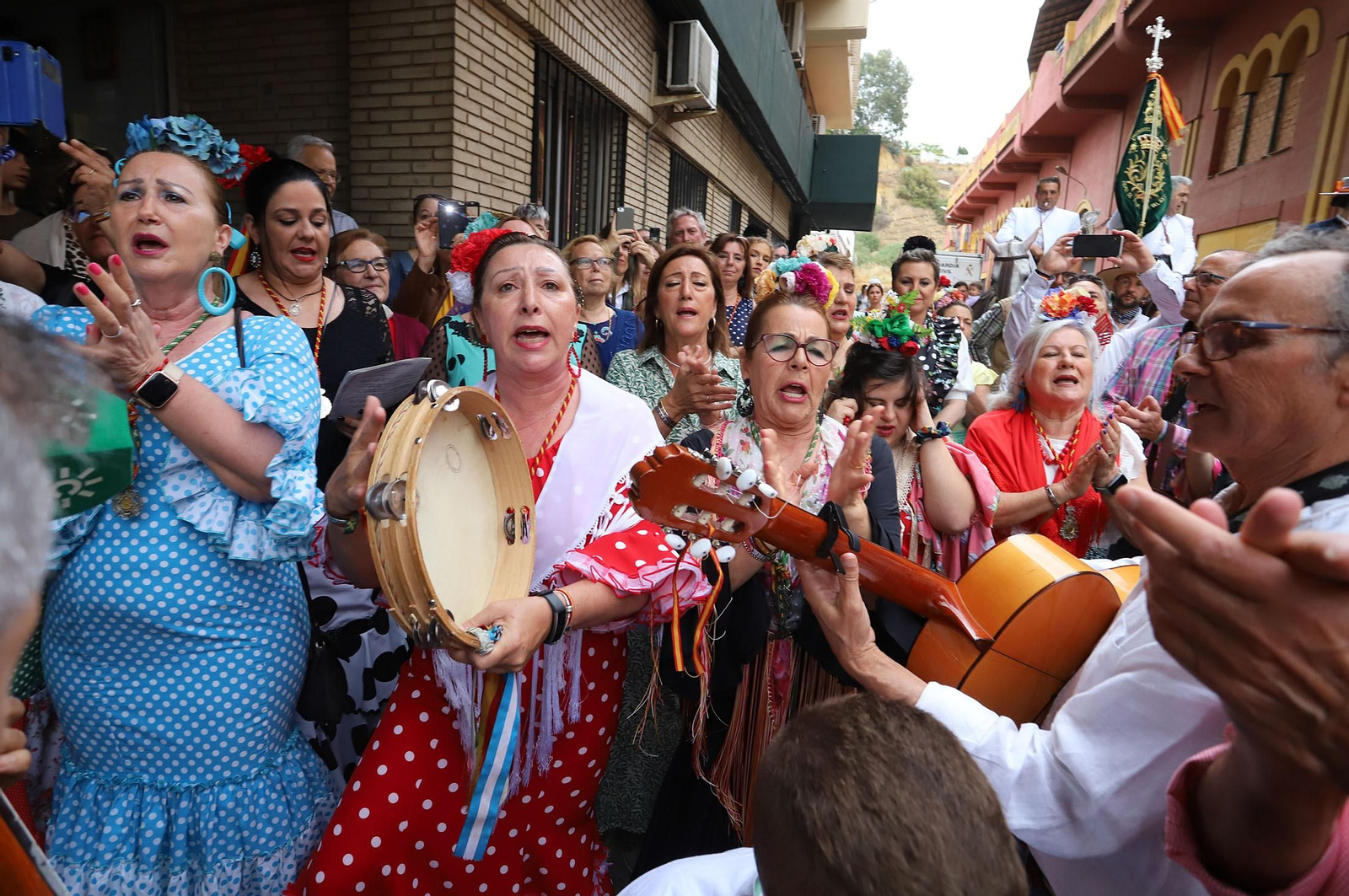Imágenes de Emigrantes en la Comandancia de la Guardia Civil
