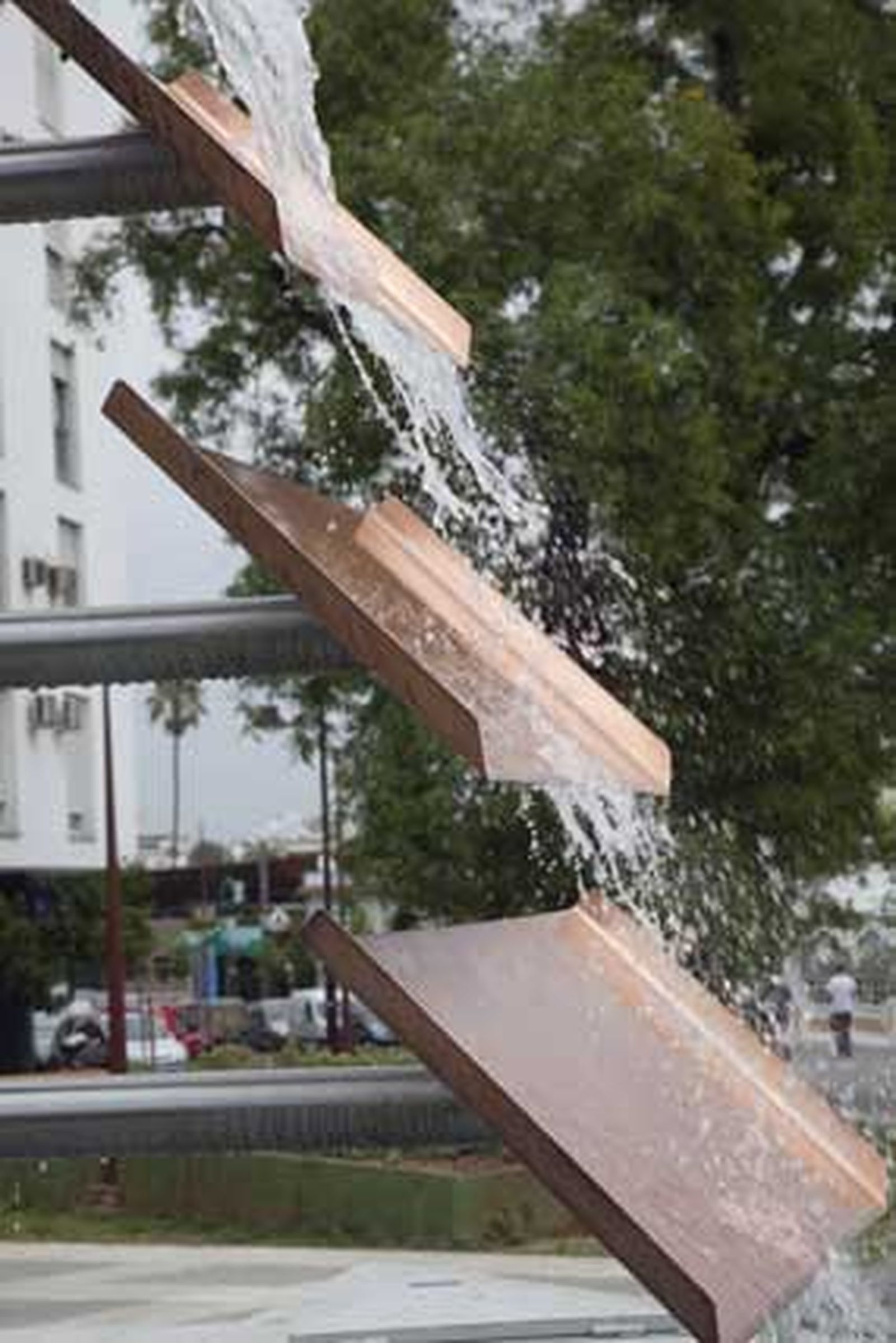 El Ayuntamiento finaliza el proyecto de Asunción con una fuente solar de Plaza de Cuba