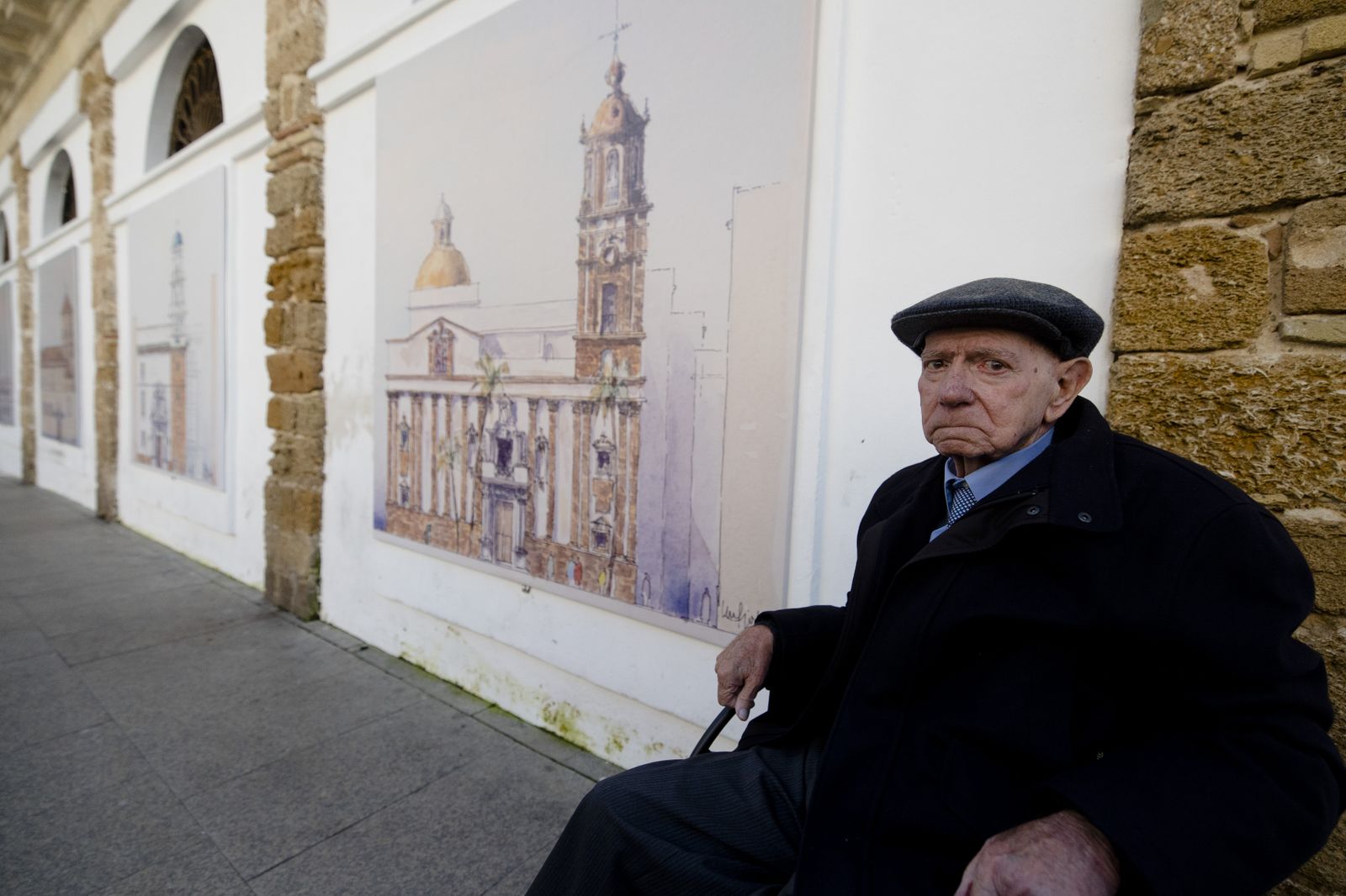 Las imágenes de la inauguración de la exposición de Juan Manuel Fernández Pujol en el exterior del mercado