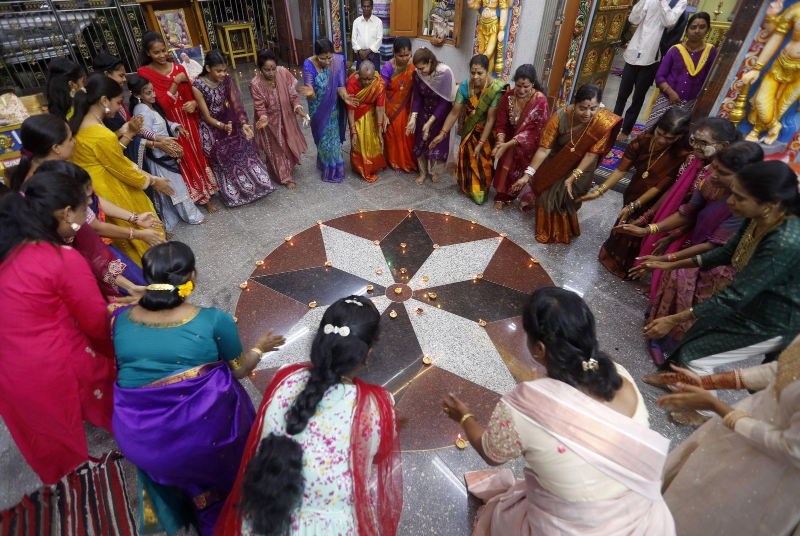 Las preciosas imágenes de la celebración del Diwali en India: un festival de luz y color