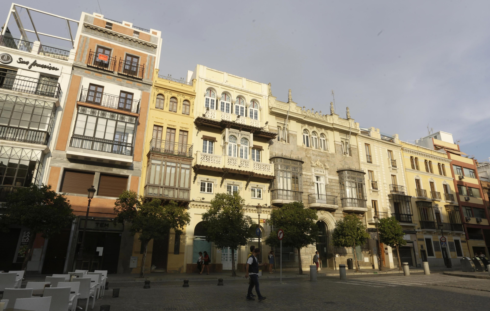 Los edificios de la Plaza de San Francisco que acogerán un nuevo hotel.