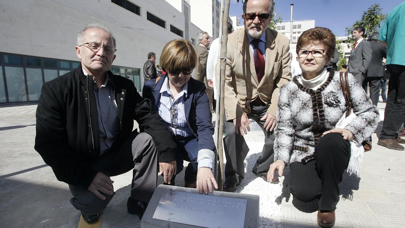 La familia de Miguel Berni, en un acto organizado por el hospital en 2014.