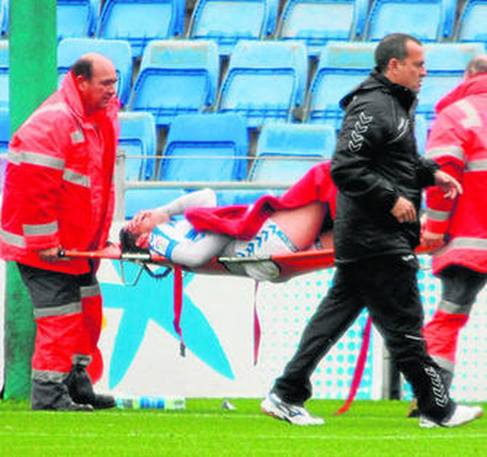 Zamora fue retirado del campo en camilla el pasado domingo.