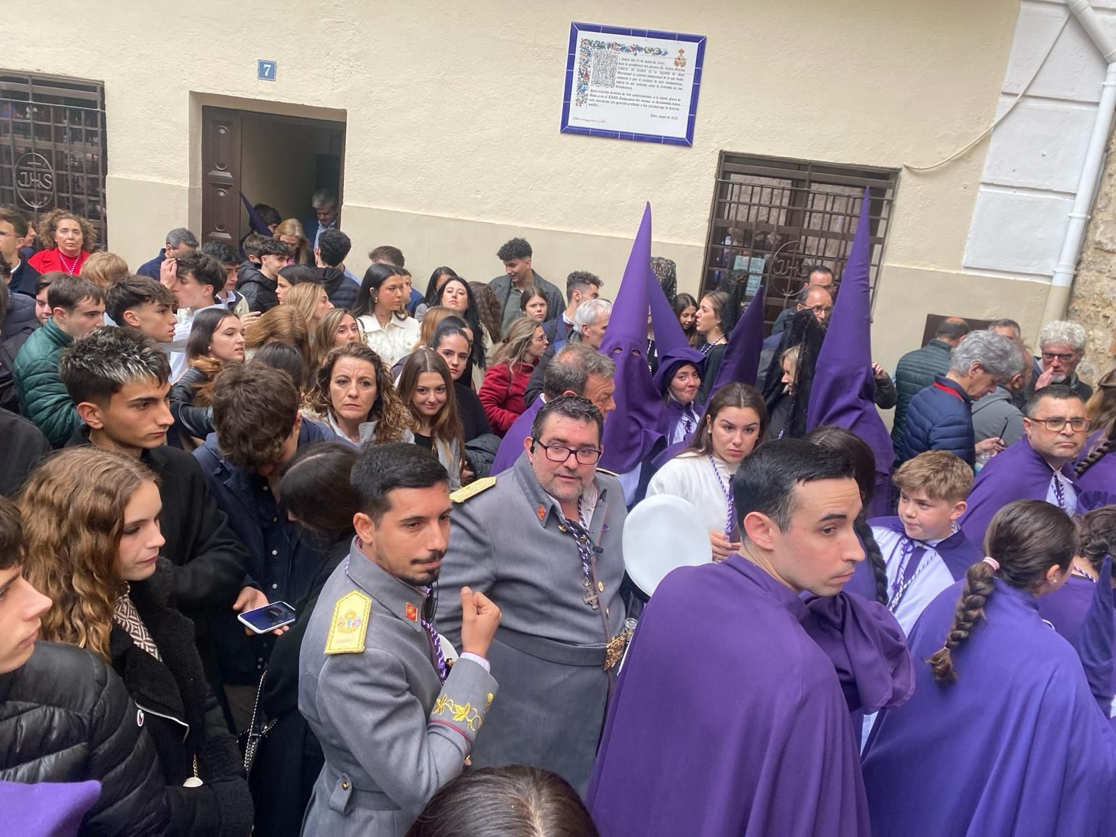 En imágenes: La Expiración trae de vuelta la ilusión de los cofrades jiennenses