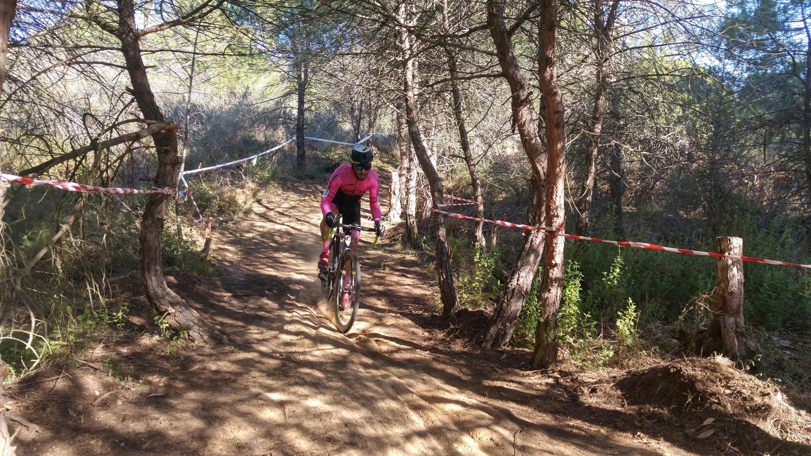 Dos momentos de la prueba celebrada en La Redondela.