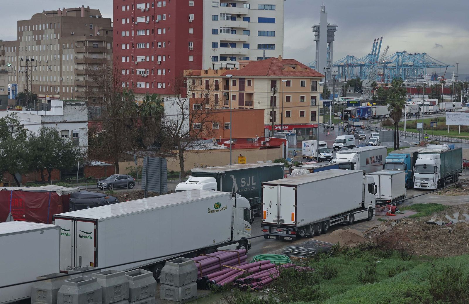 Fotos de los camiones retenidos en Algeciras