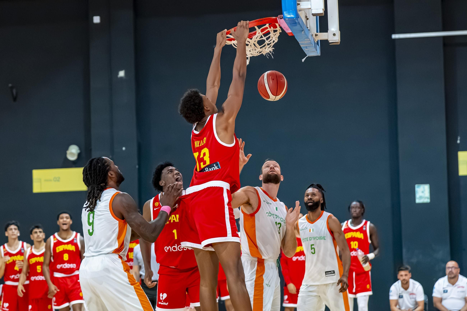 España B, con Álvaro Folgueiras, derrota a Costa de Marfil antes de venir a Málaga