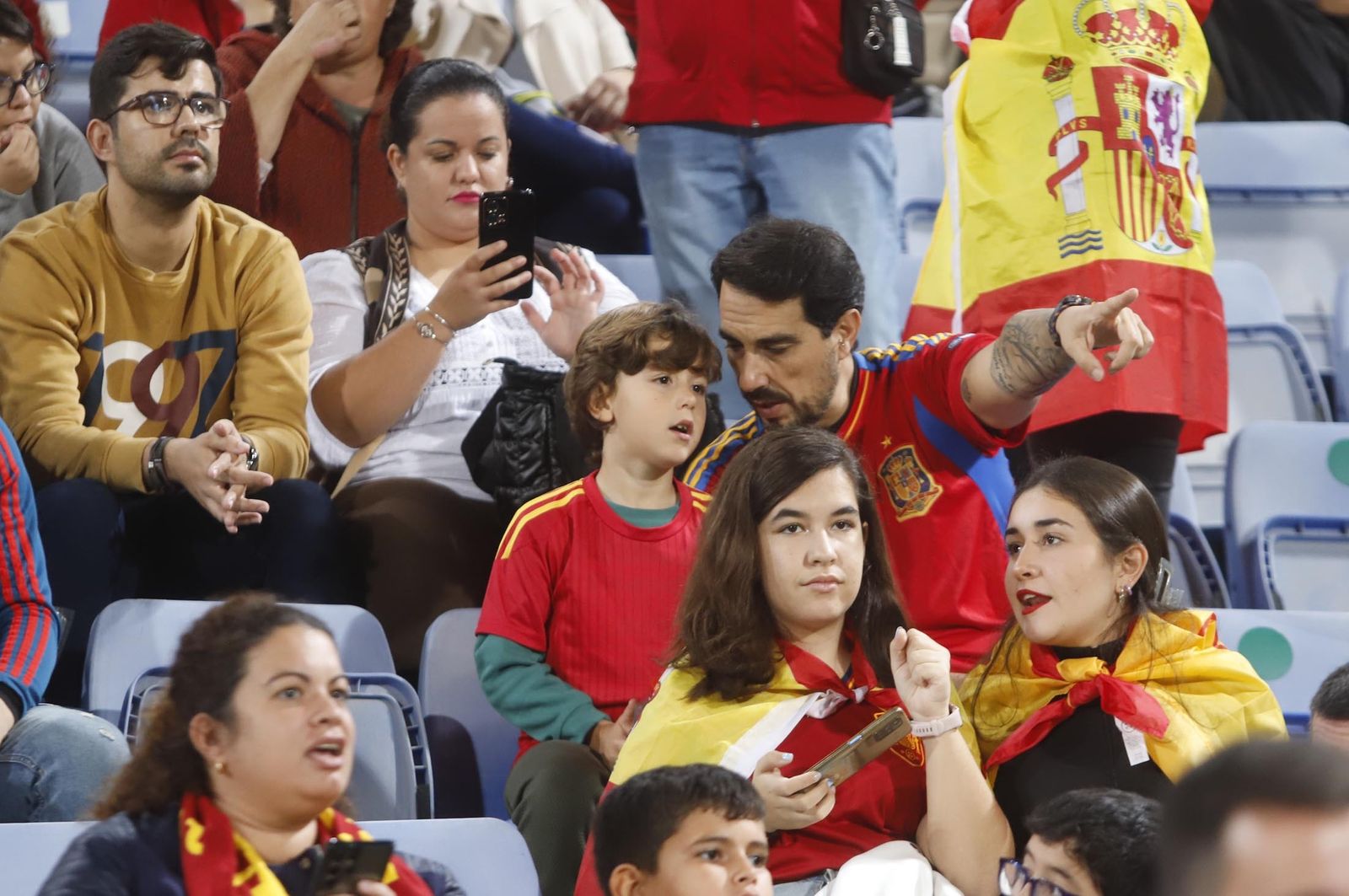 Gran ambiente para ver la selección española sub-21 en Huelva