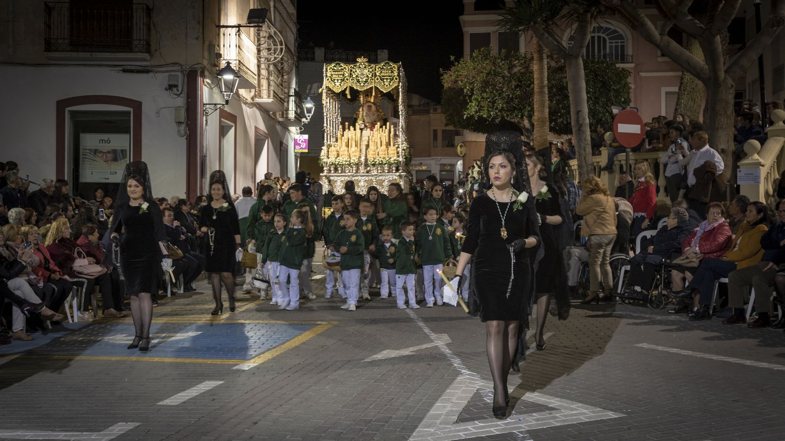 Imágenes de la procesión del Paso Blanco en Cuevas del Almanzora