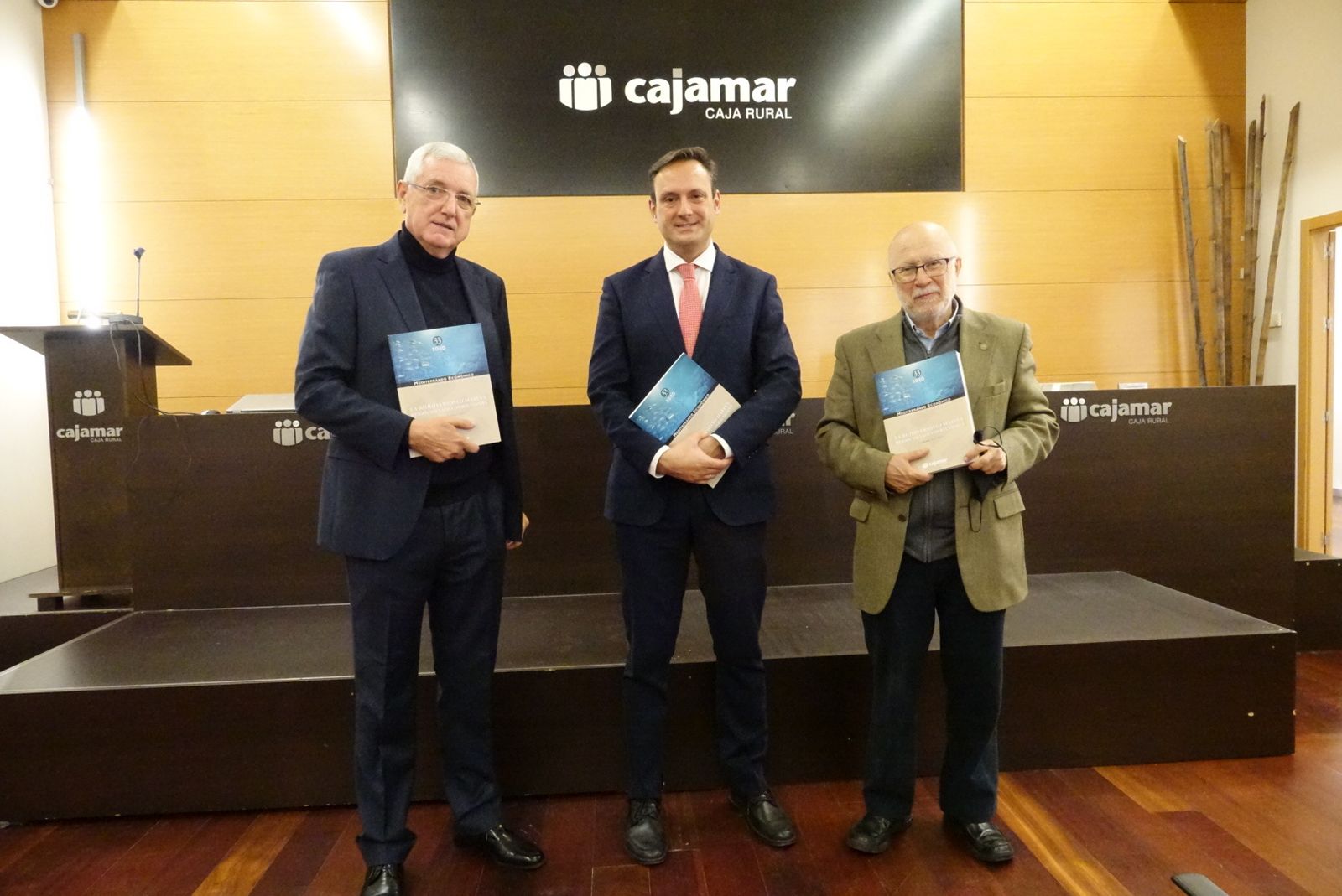 Manuel Gutiérrez, Sergio Durán y Manuel Toharia en la presentación del libro.