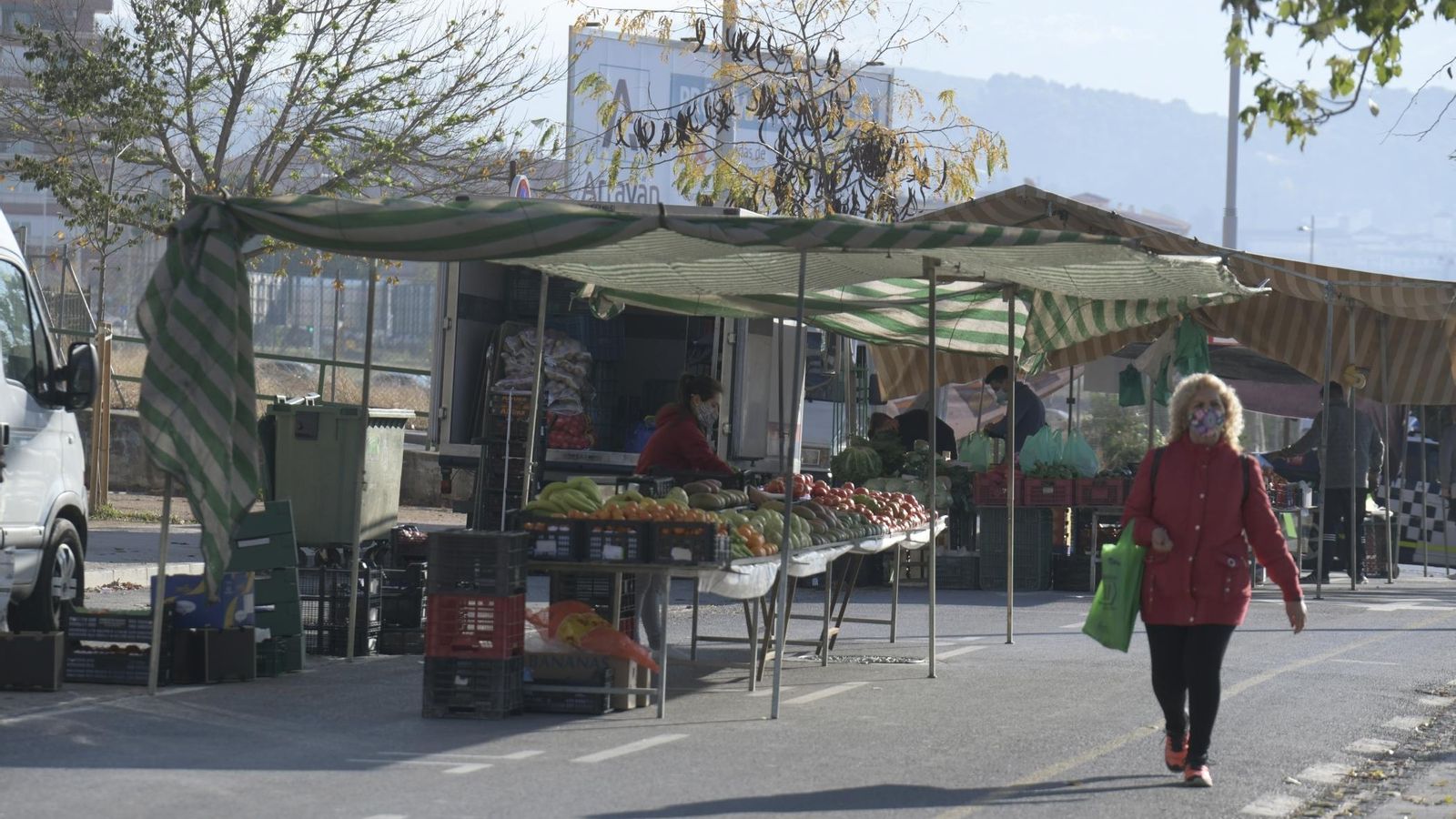 Poca animación en el mercadillo de La Chana
