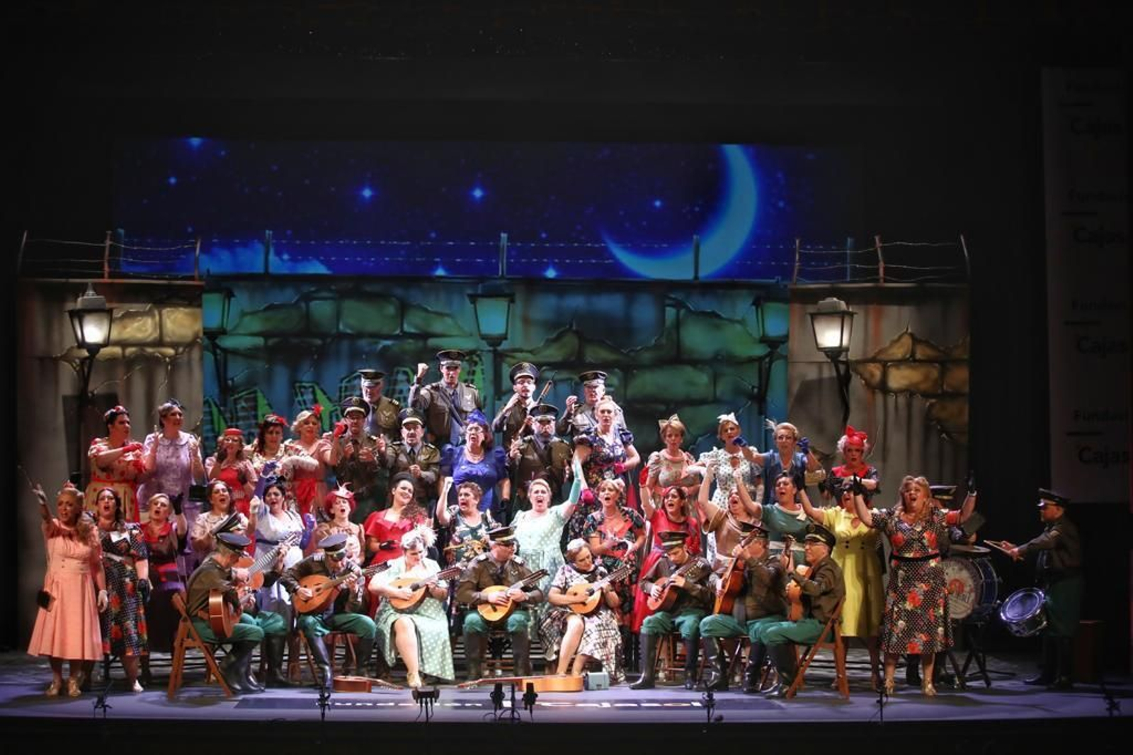 Actuación del coro 'El telón'