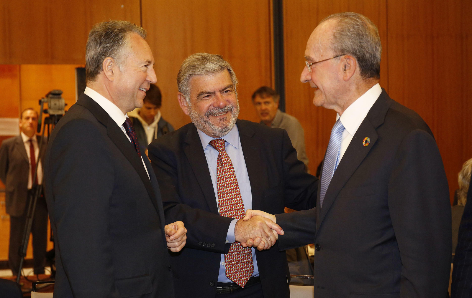 Las imágenes del foro joly con Elías Bendodo