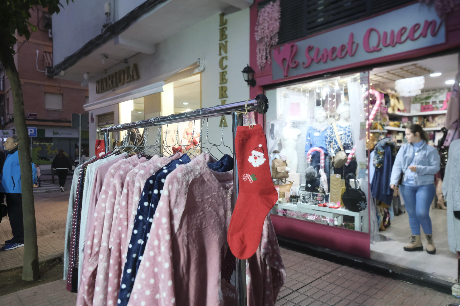 La gran fiesta de Pretardebuena en el barrio de la Viñuela de Córdoba, en fotografías