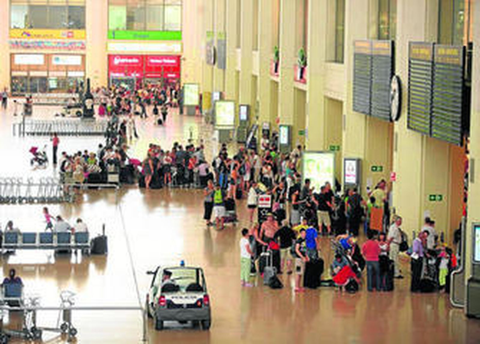 Colas en el aeropuerto de Málaga.