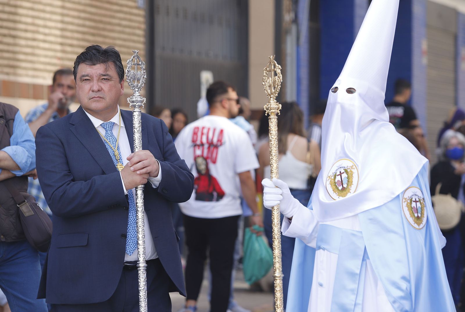 El Resucitado procesiona por el barrio de la Hispanidad de Huelva