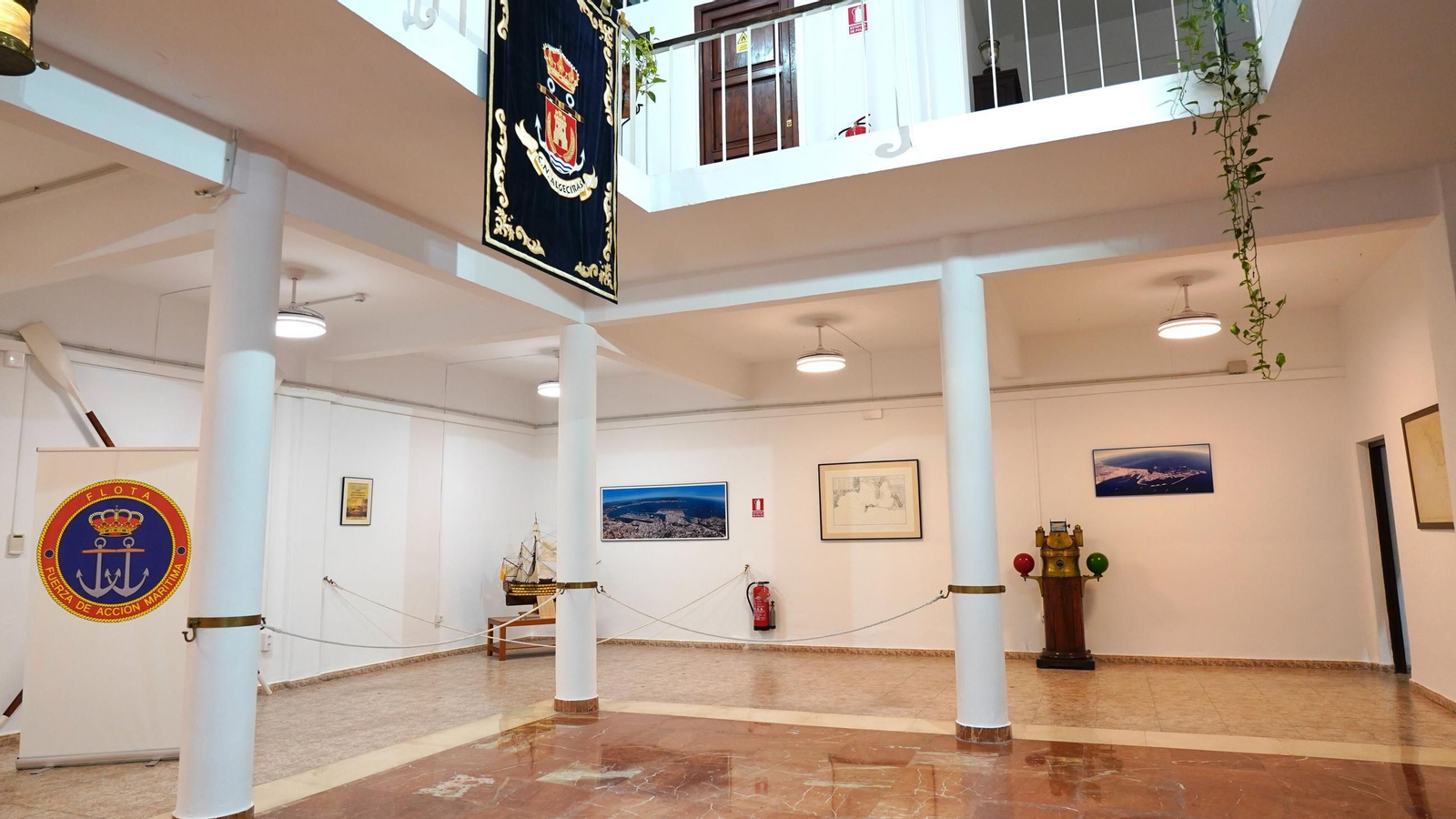 Entrevista con el comandante naval Fernando García, en la sede la comandancia de Algeciras