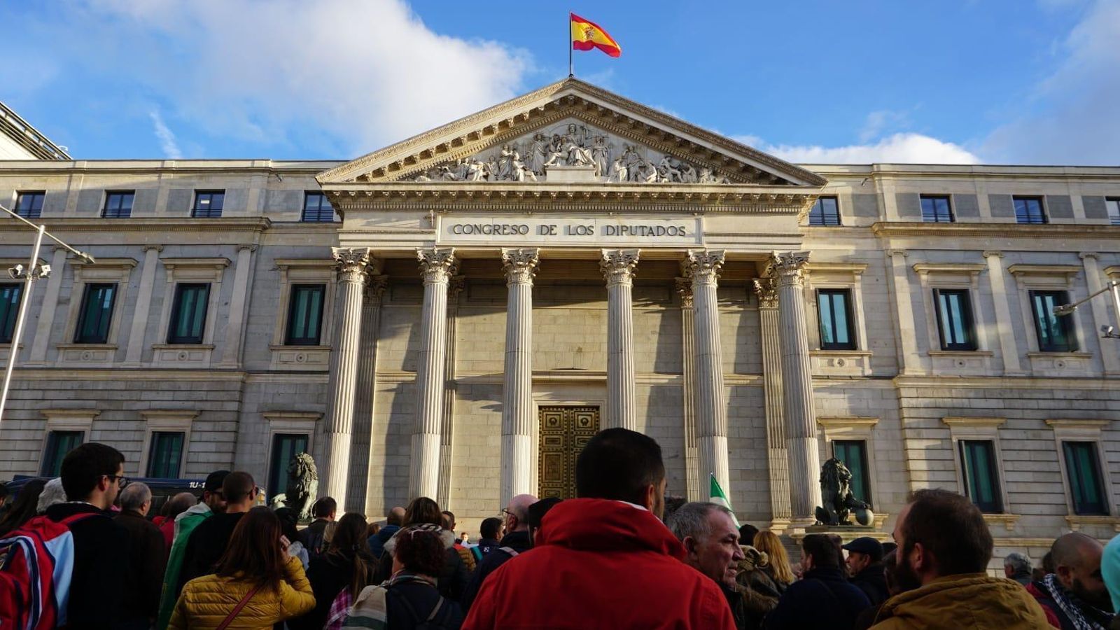 Vecinos de Teba y Campillos ante el Congreso de los Diputados.
