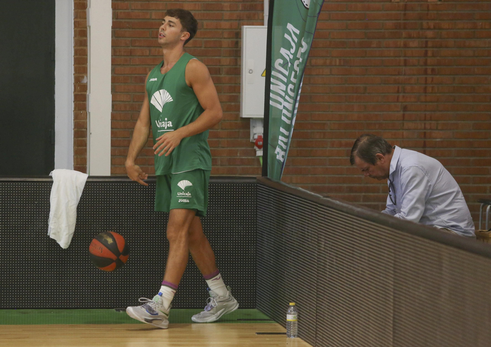 Las fotos de los jóvenes del Unicaja en Los Guindos