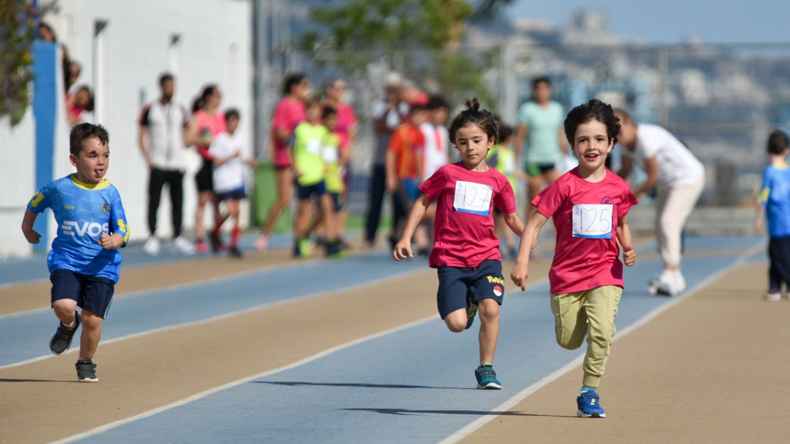 Final de los Juegos Municipales de Atletismo de Algeciras para categorías sub-8 y sub-10