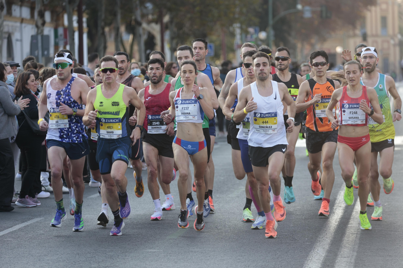 Las imágenes de la Maratón de Sevilla 2022 (6)
