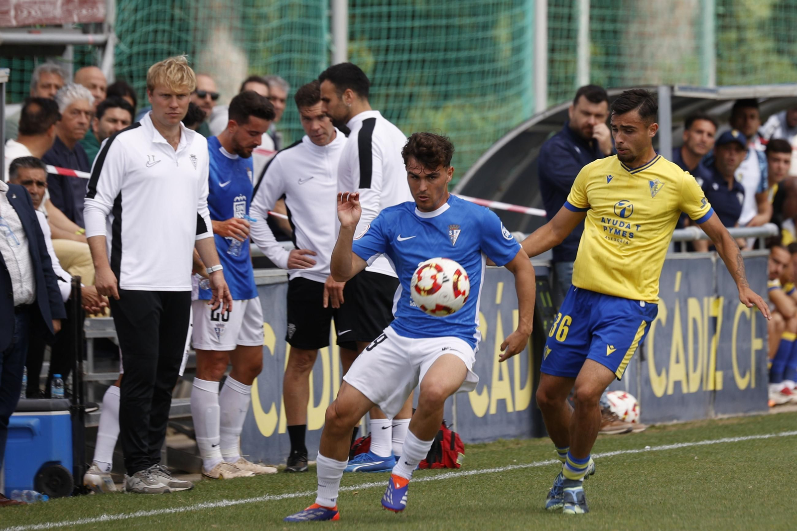 Las imágenes del partido entre el Cádiz Mirandilla y el San Fernando