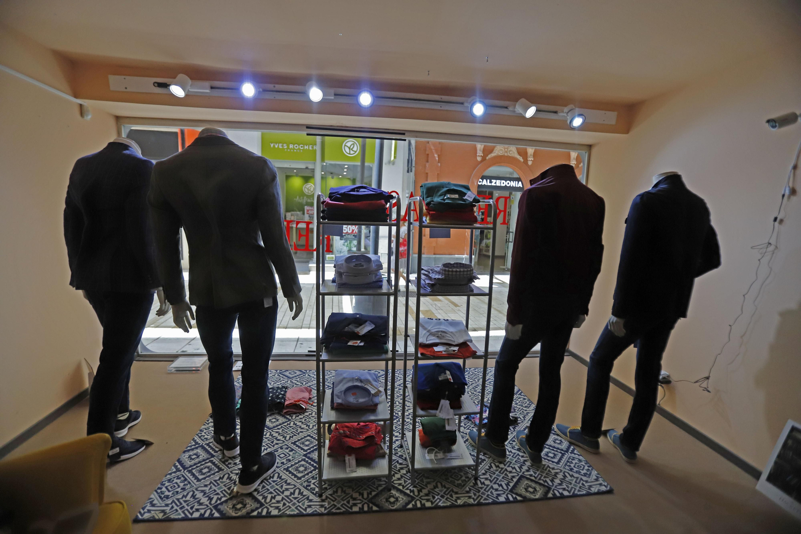 Imágenes de las Rebajas de verano en Huelva