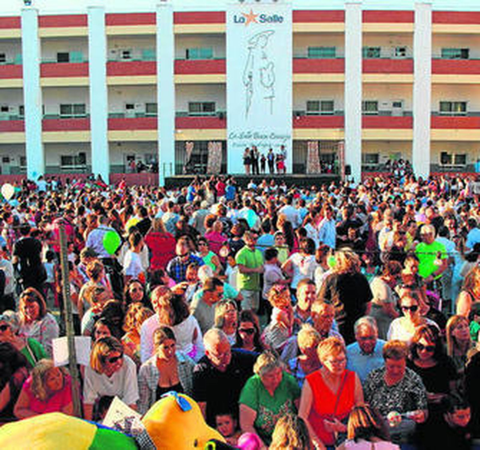La Salle registró un lleno absoluto durante la fiesta de fin de curso.