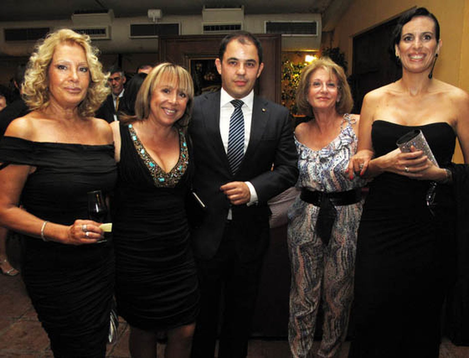 Concha Travé, Eva Olivares, Carlos Monís, Eusebia Nogales y Maite Sánchez.

Foto: Victoria Ramírez