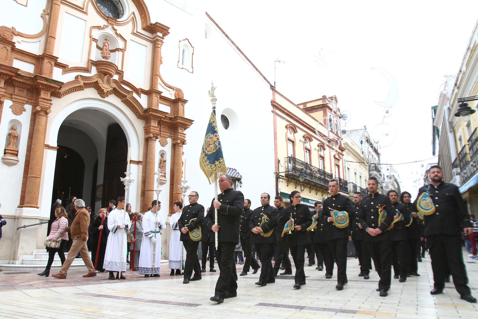 Procesión Solemne  de la Hermandad de La Vera Cruz, con el Santísimo Sacramento.