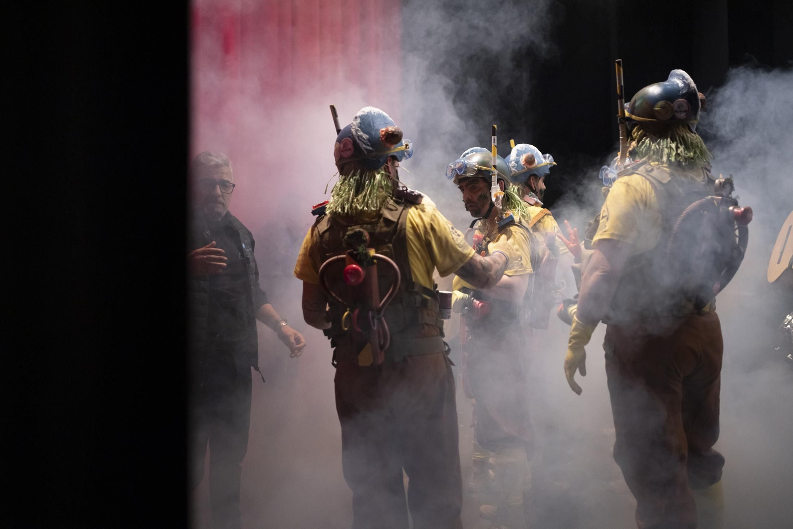 Imágenes de la actuación de la murga de Huelva "No te vayas a espantar. El juicio final" en el Carnaval Colombino