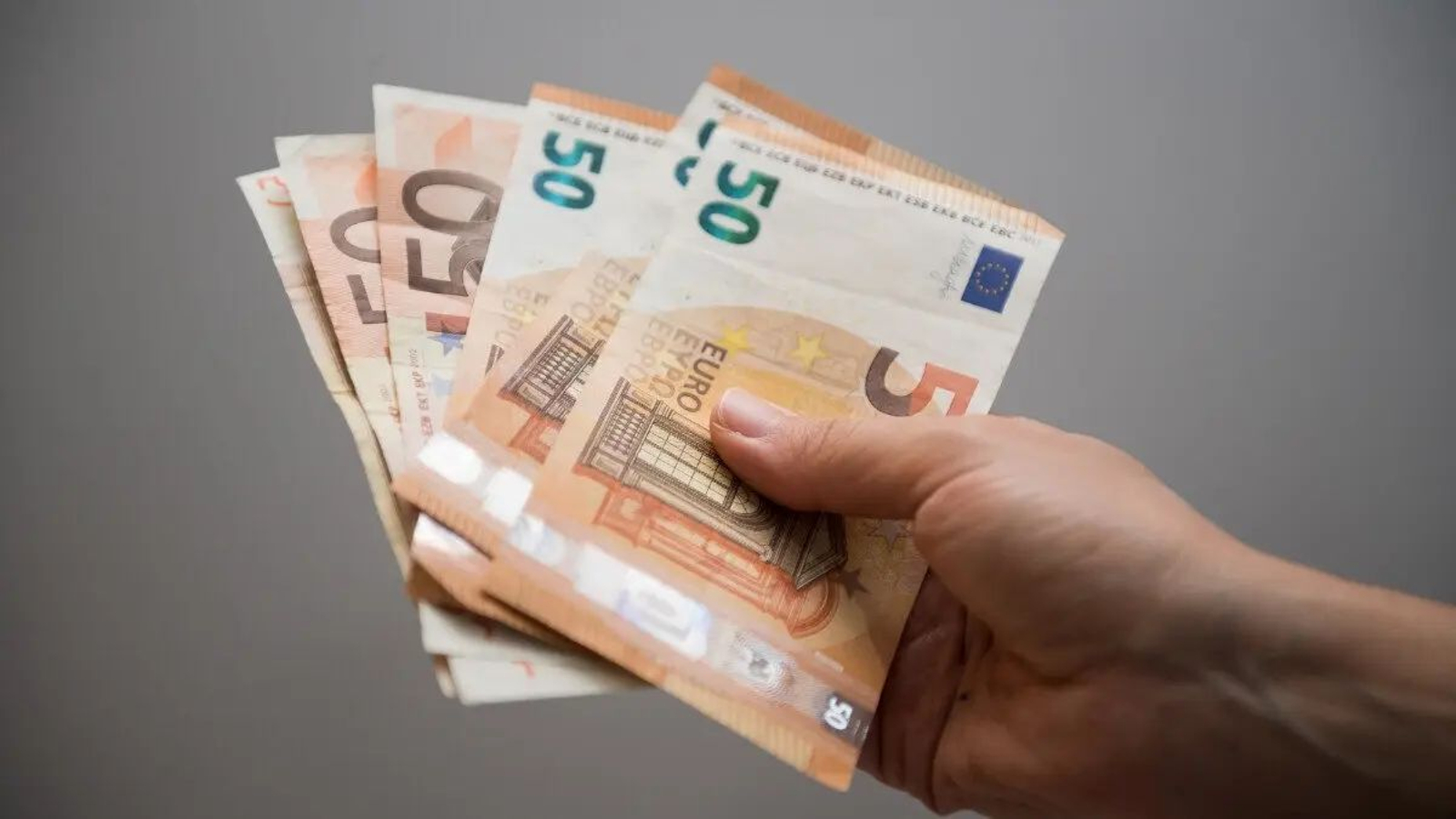 Fajo de billetes de 50 euros Fajo de billetes de 50 euros