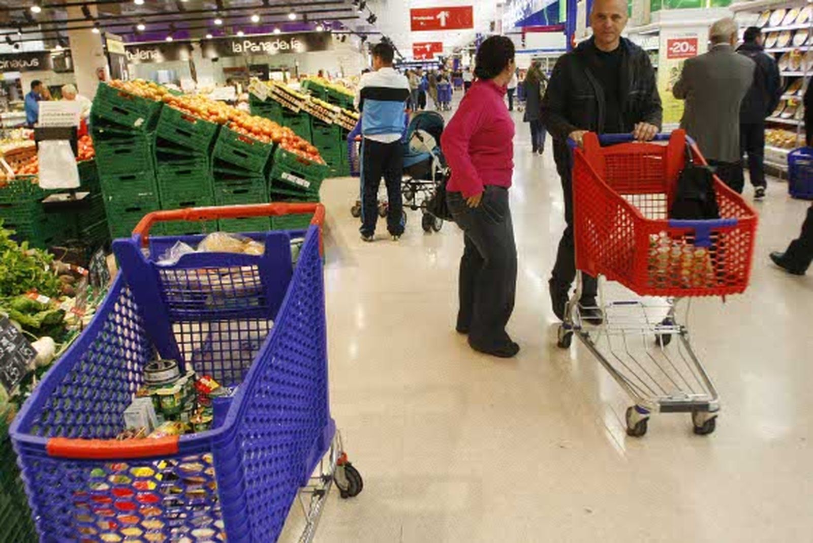 Carrefour descuenta el IVA de más de 4.000 productos a los mayores de 65 años