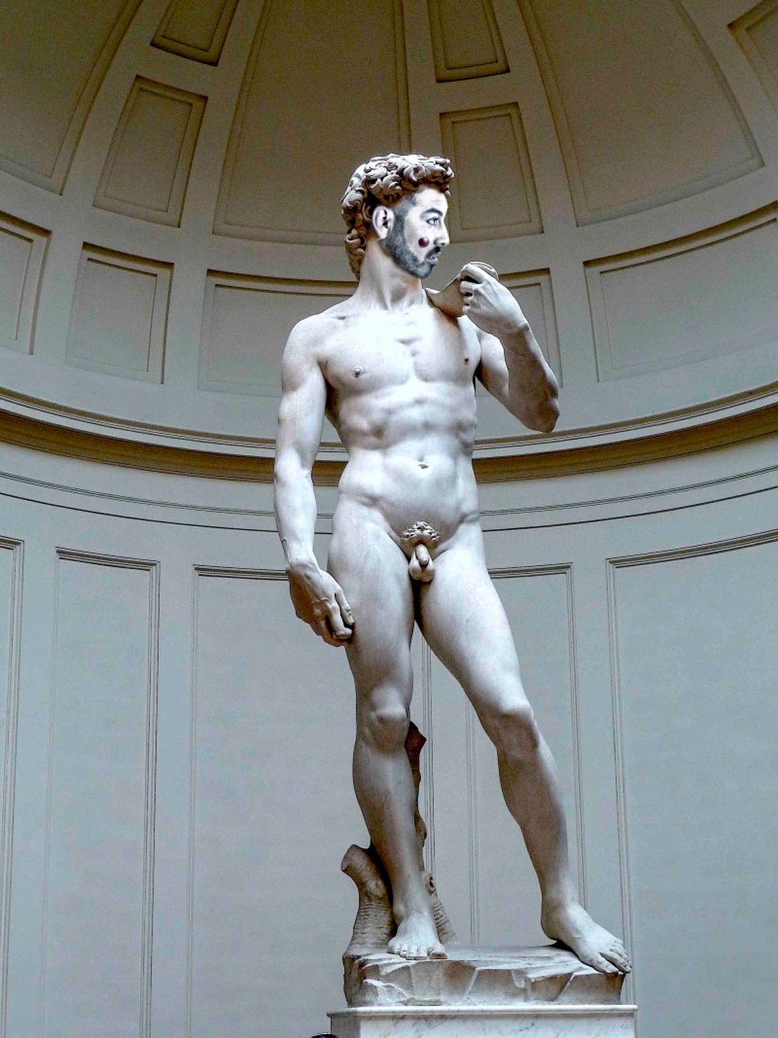 José Antonio Molina convertido en el famoso 'David' de Miguel Ángel Buonarotti.