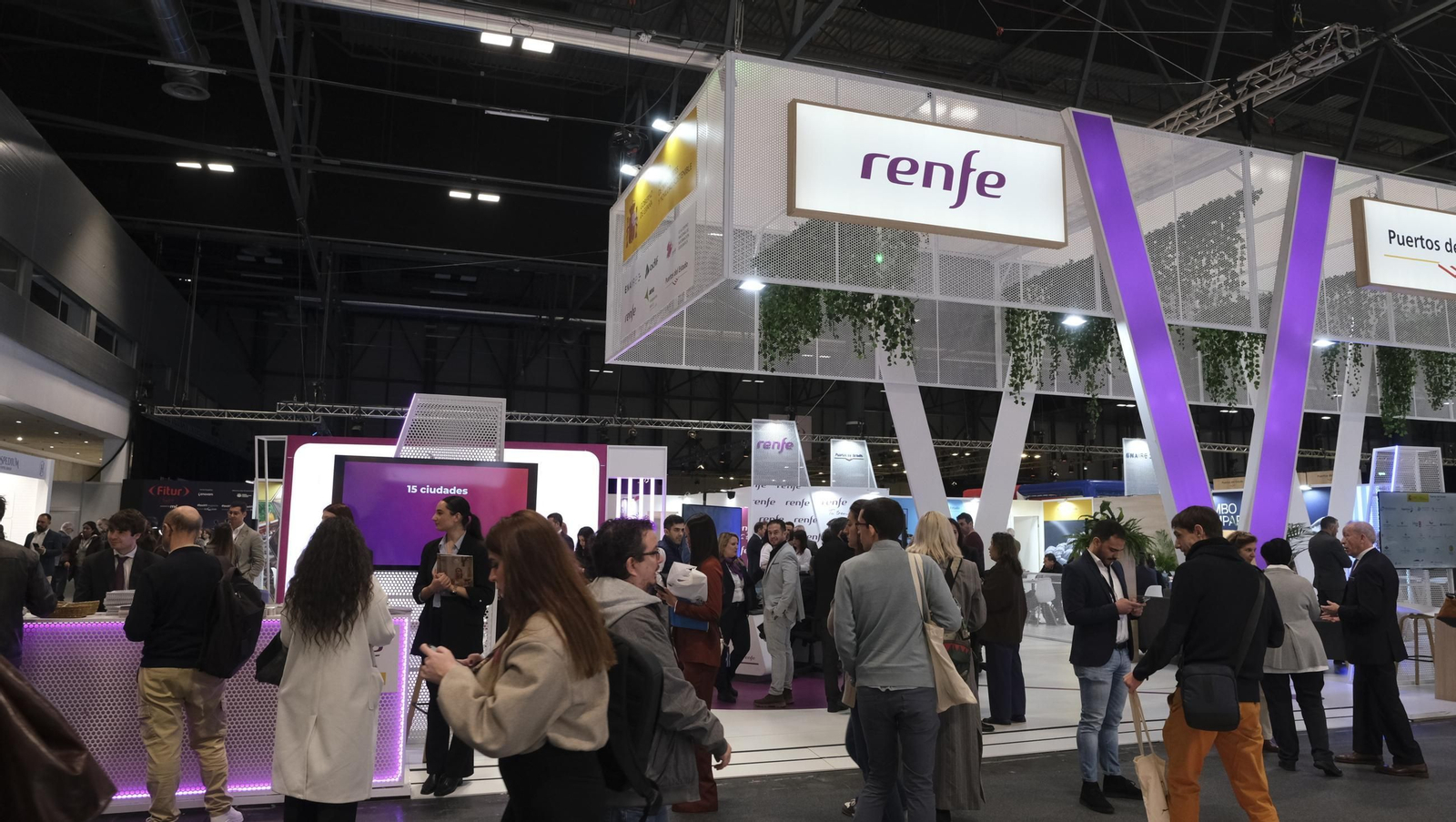 Las imágenes del segundo día de FITUR 2025, en Madrid
