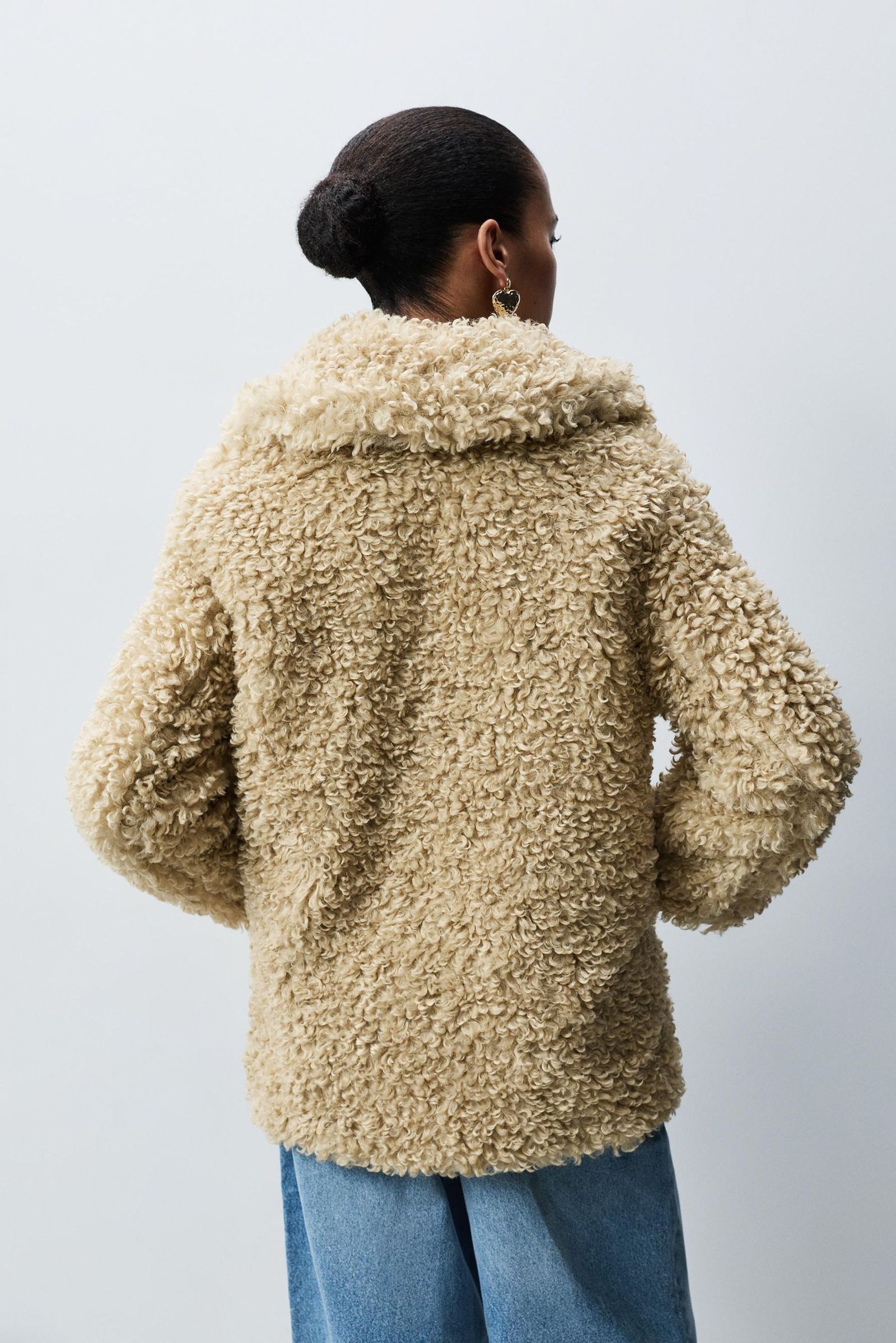 Abrigo de pelo de Lefties.