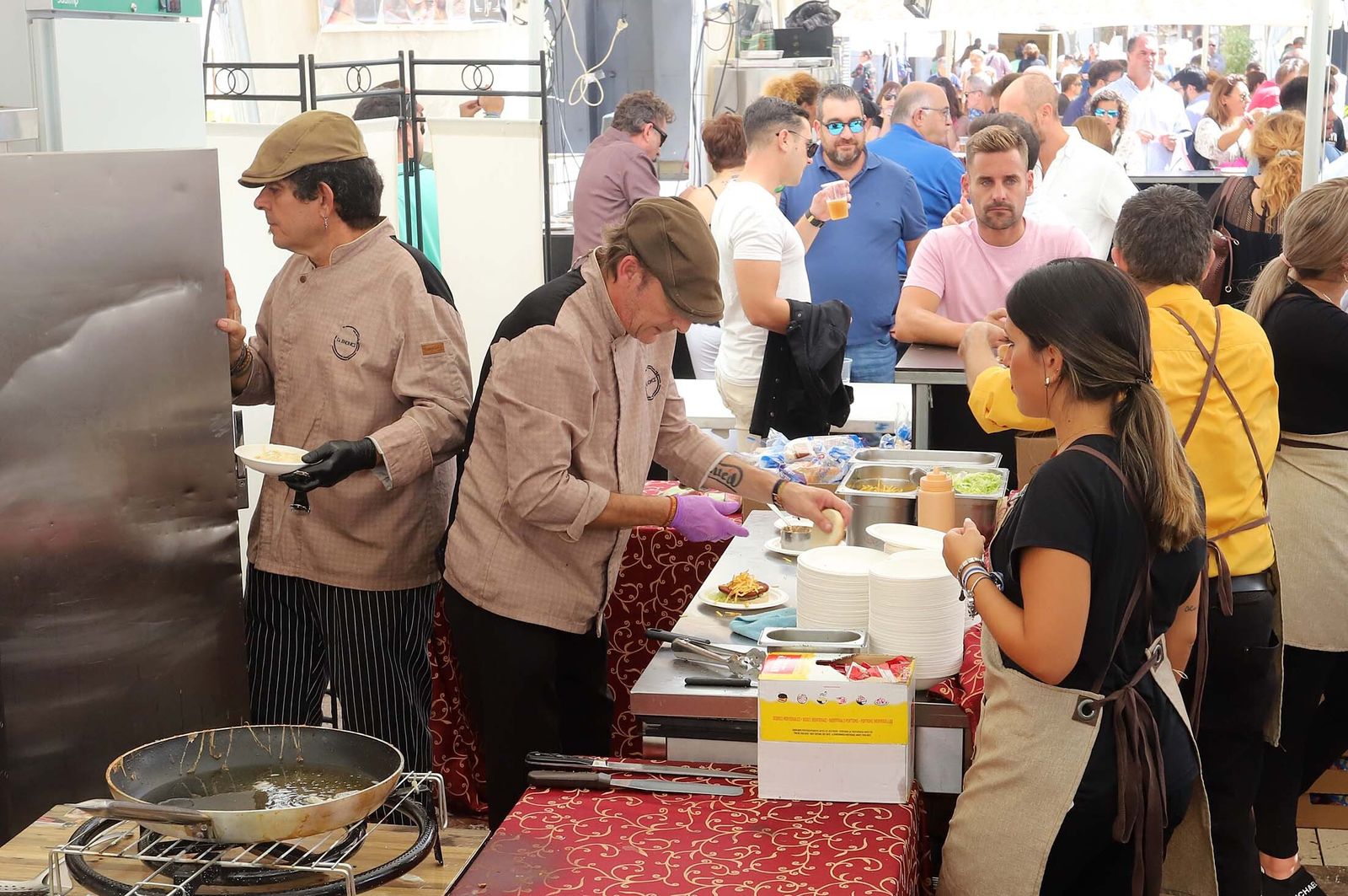 Imágenes del gran ambiente en el segundo día de la Feria de la Tapa