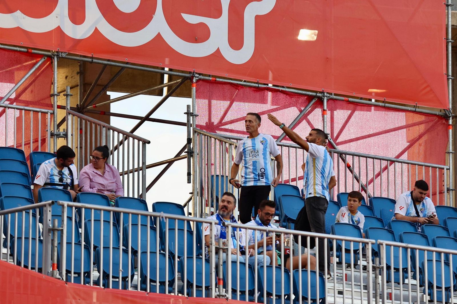 Búscate en la grada de Los Cármenes durante el Granada CF-Málaga CF