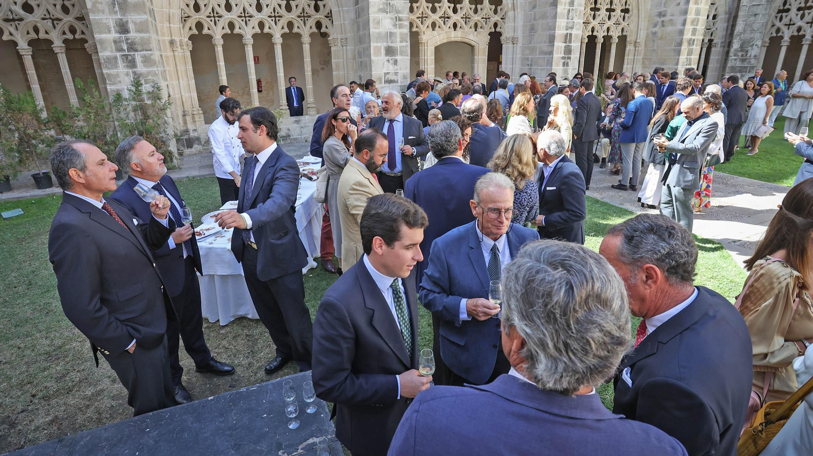 Rafael de Paula, Curro Romero, Padilla, entre otros asistentes al nombramiento de Ávaro Domeq