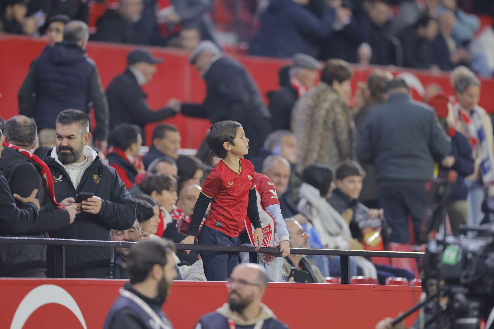 Búscate en las fotos del Sevilla - Celta