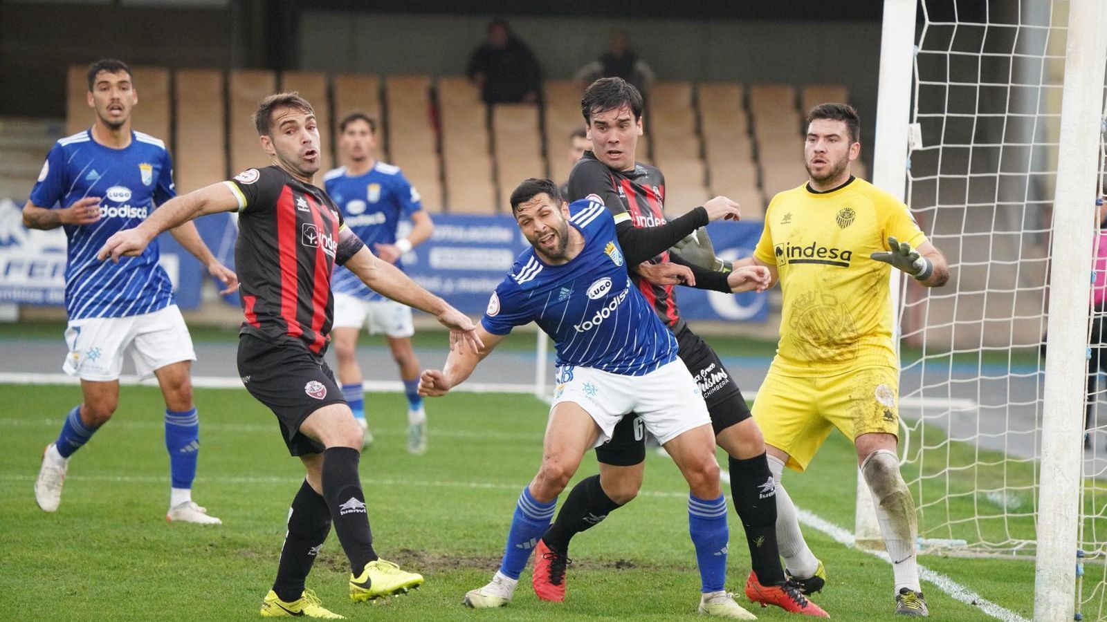 Belizón jugó la primera mitad, siendo sustituido por Charaf al descanso.