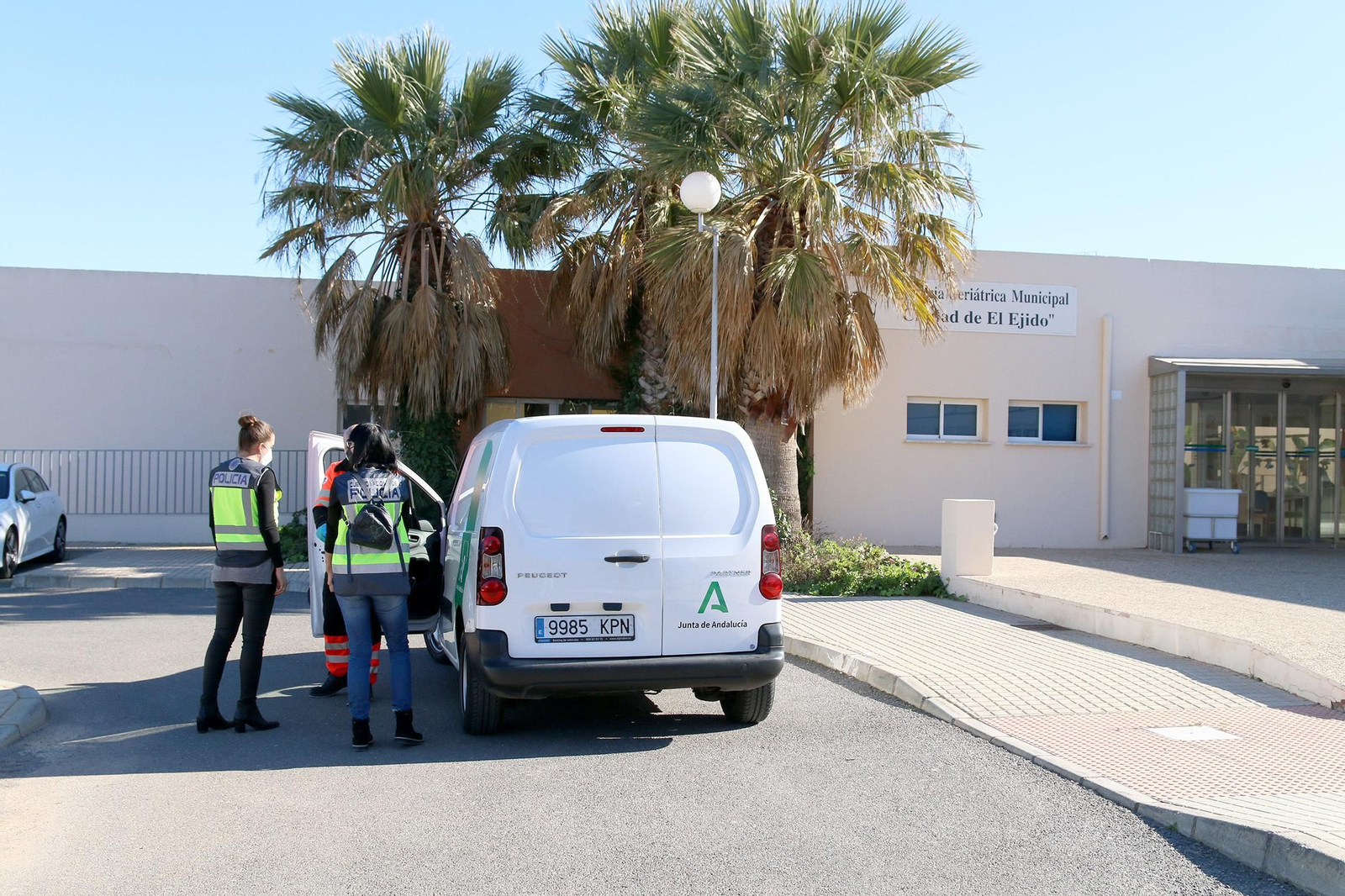 Las imágenes de la llegada de las primeras vacunas contra el COVID-19 a Almería