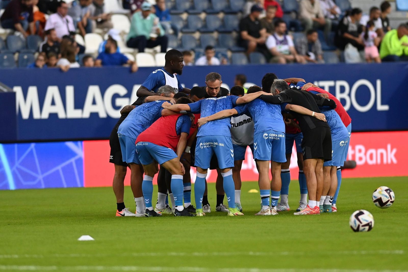Conjura de los jugadores del Málaga CF en La Rosaleda.
