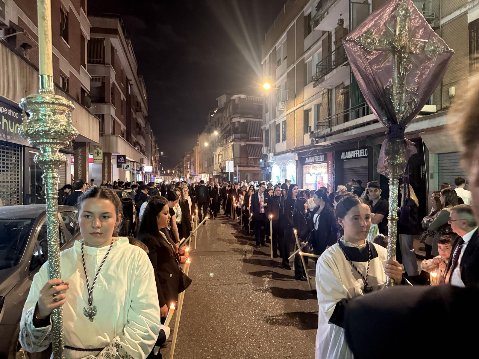 Las mejores fotos de un Viernes de Dolores de vía crucis como prólogo de la Semana Santa de Córdoba