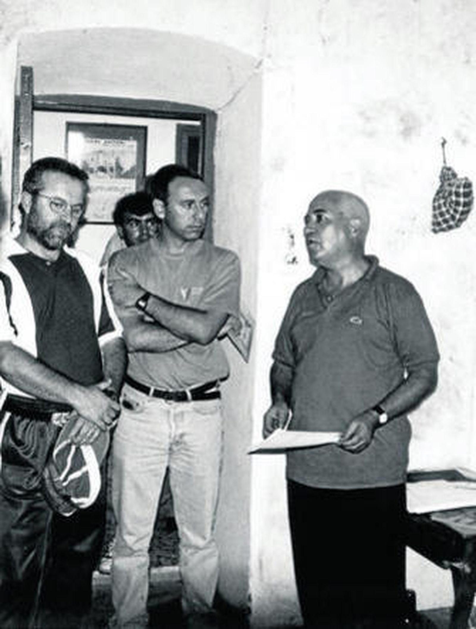 Augusto Thassio, derecha, en la celda de Hernández en Rosal.