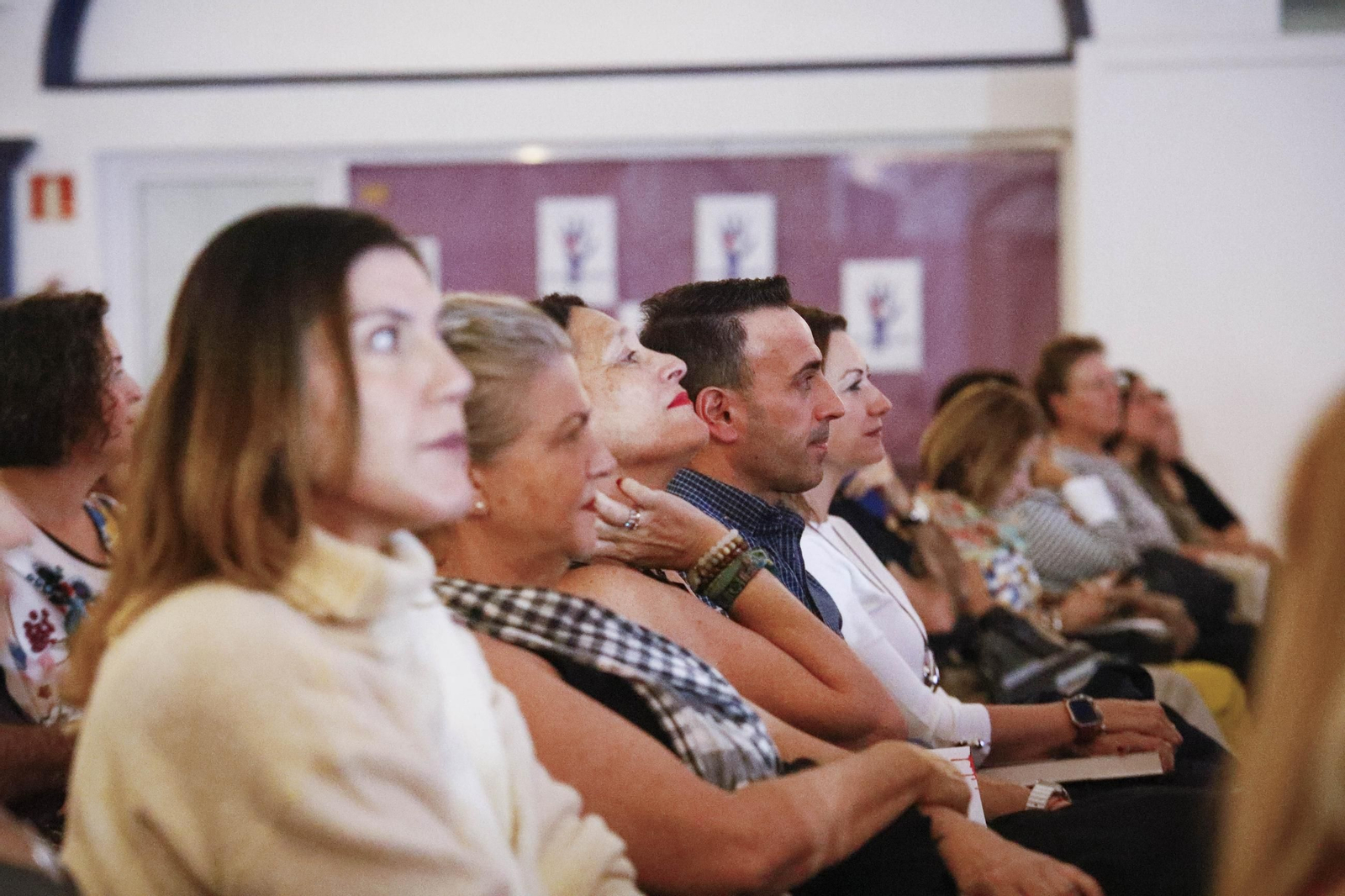 Las imágenes de la presentación del libro "El Clan" de Carmen Mola en Mojácar