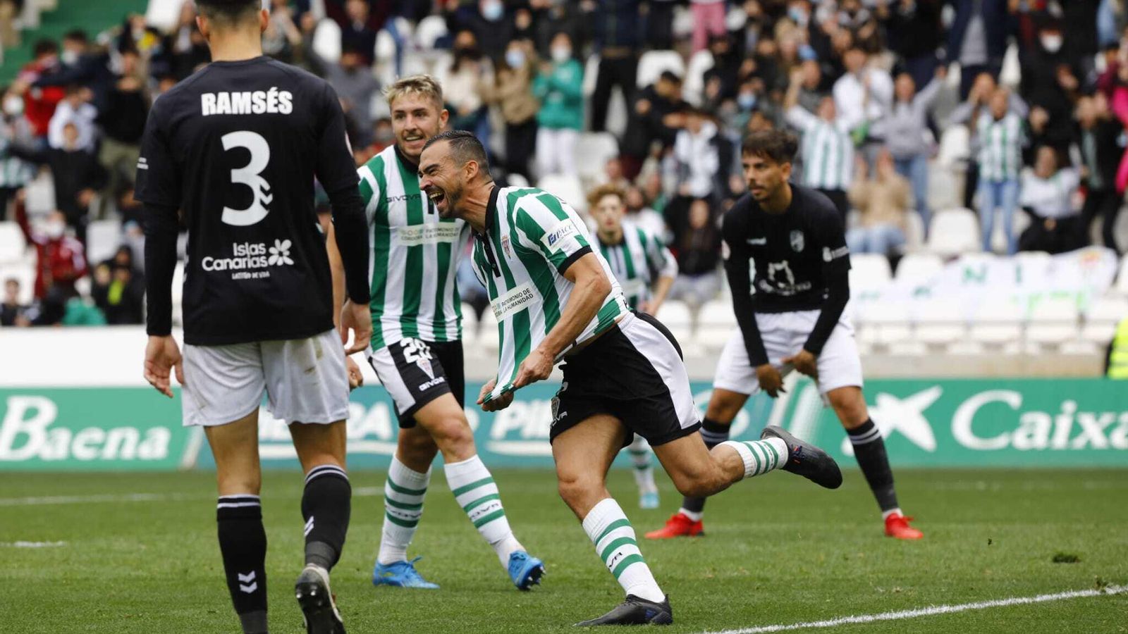 De las Cuevas festeja su gol ante Ramsés.