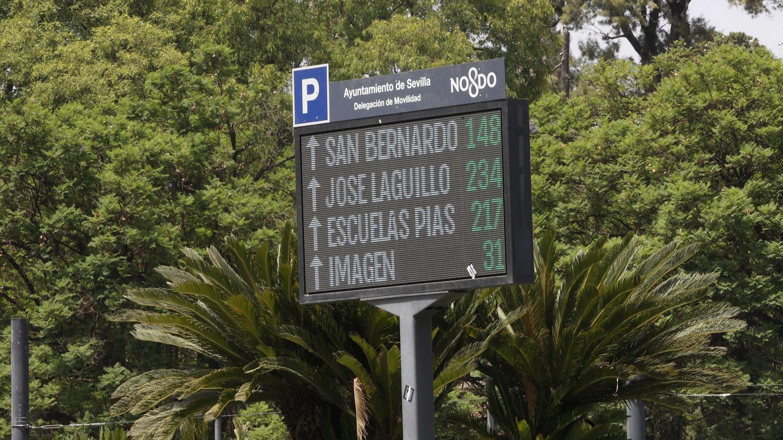 Una pantalla muestra las plazas disponibles en el Casco Antiguo.