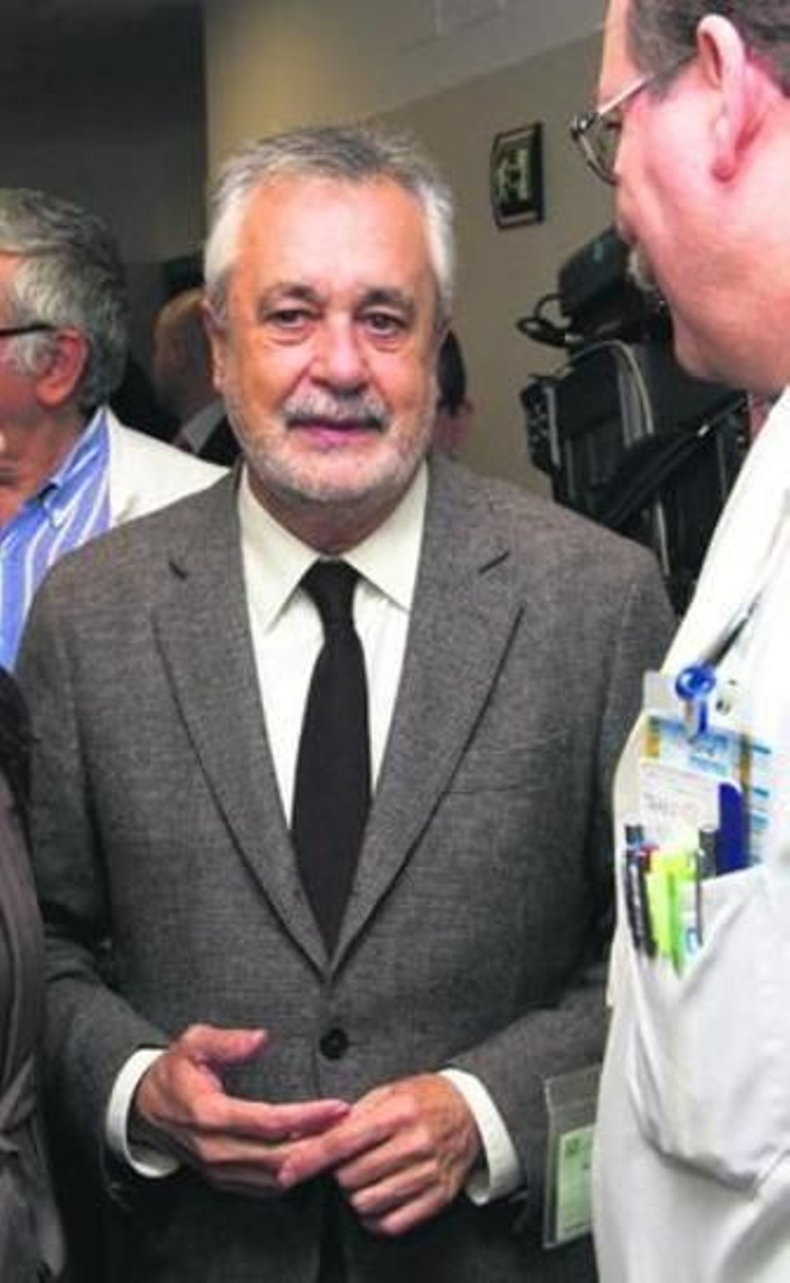 Griñán inauguró ayer una unidad de cuidados paliativos en Huelva.