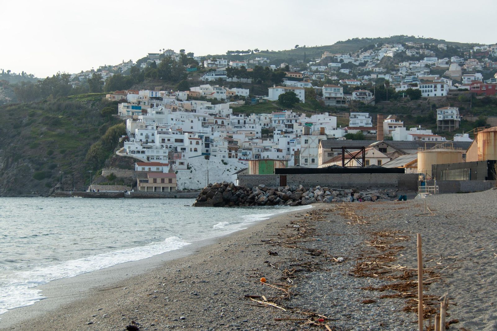 Así están las playas de Granada a pocos días de la Semana Santa